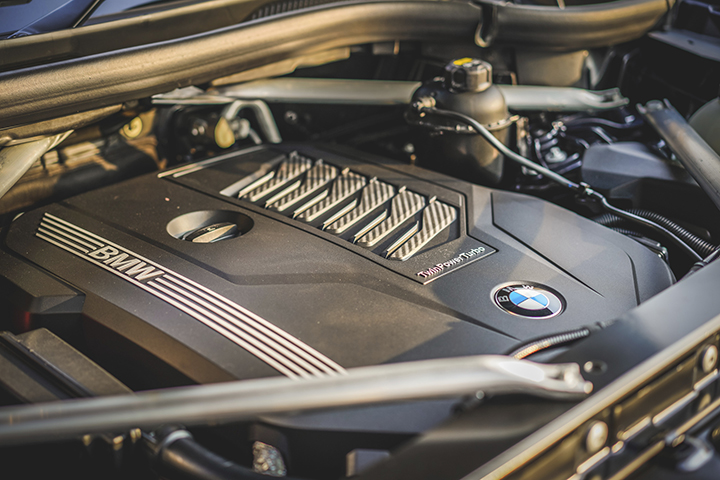 Image of the BMW X6 xDrive40i M Sport TwinPower Turbo six-cylinder engine
