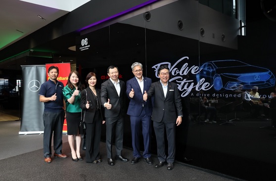 (L-R): Mr. Chua Tze-Wei, General Manager - Head of Sales, Cycle & Carriage; Ms. Linda Wong, Head of Branch Distribution and Consumer Segments, AmBank Group; Ms. Alice Lin, Head of Auto Finance and Direct Sales, AmBank Group; Mr. Thomas Tok, CEO, Cycle & Carriage; Dato’ Sulaiman Mohd Tahir, GCEO, AmBank Group; Mr. Aaron Loo, Managing Director of Retail Banking, AmBank Group.