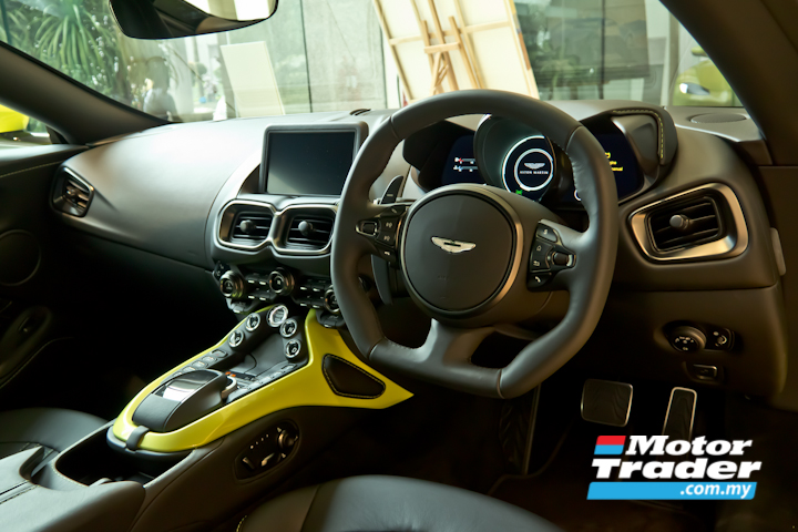 Aston Martin Vantage interior