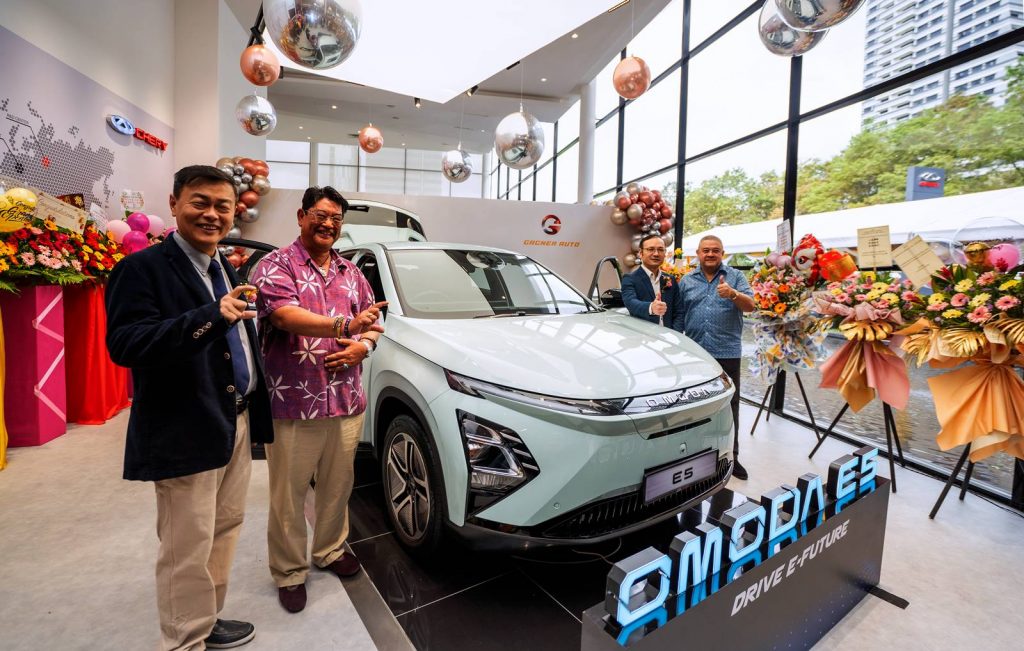 During the opening of the new 4S outlet in Johor Bahru, guests were given a preview of the new OMODA E5 which will be launched in 2024. It will be Chery’s first EV for the Malaysian market.